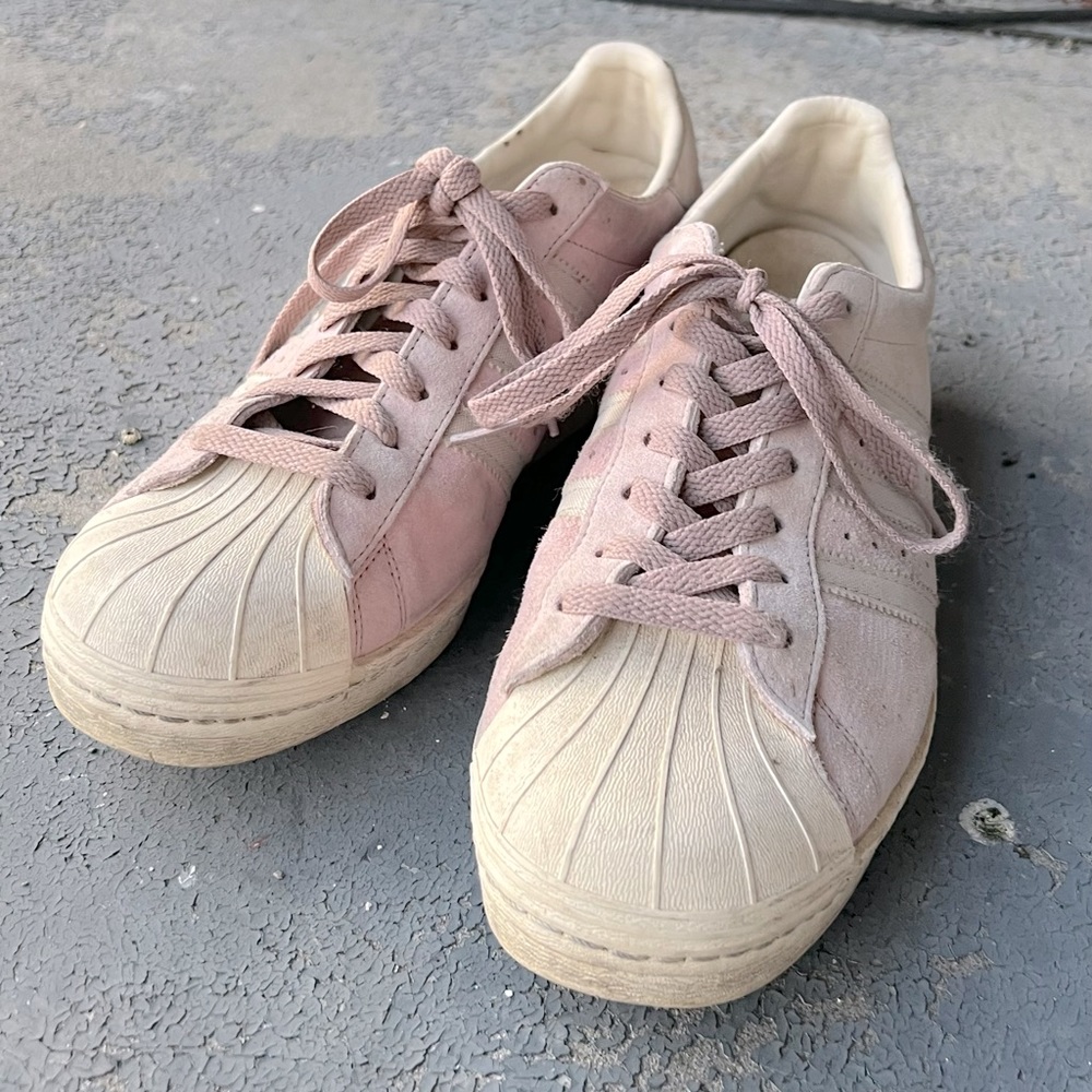 Adidas superstar shoe in pink